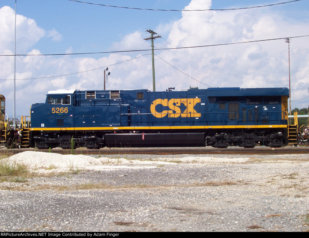 CSX 5266 Looking FRESH